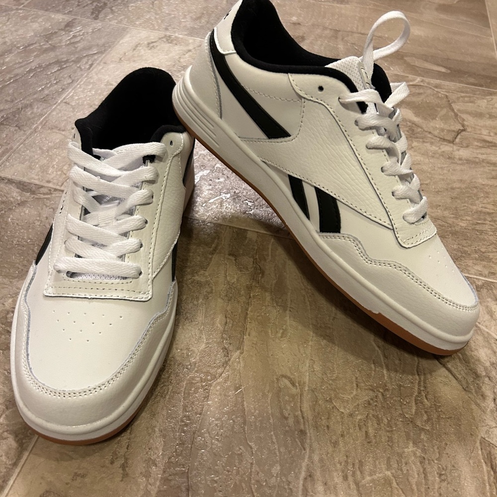 Woman White/Black Reeboks